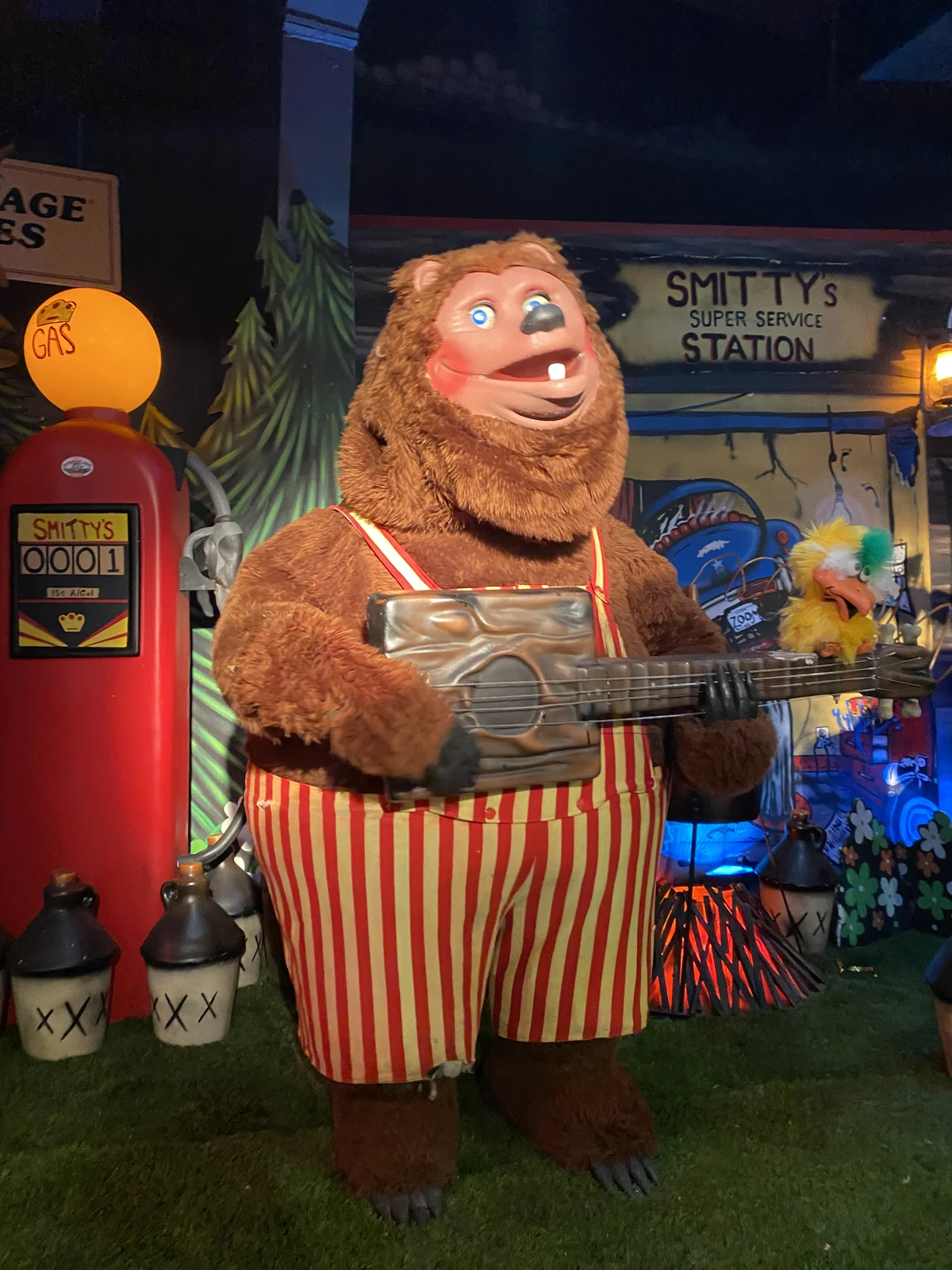 A modern day picture of the Billy Bob animatronic at Billy Bob's Wonderland.