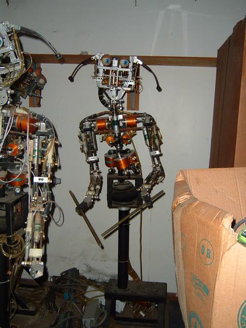 The second generation dook animatronic's mechanism.