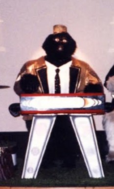 The fatz animatronic in a gold magician outfit.