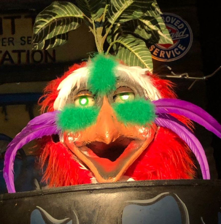 A photo of Looney Bird at Billy Bob's Wonderland lit up by the spotlight.